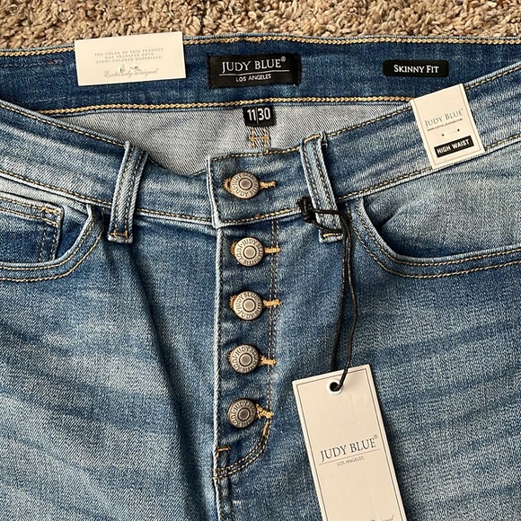 Judy Blue Button Fly High Wasted, Skinny Fit size: 11/30 - Picture 2 of 4